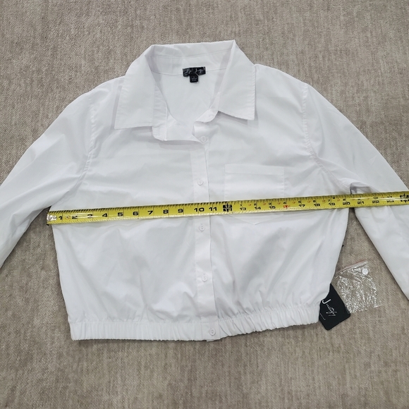 White Cropped Button-Up Shirt - Picture 5 of 6